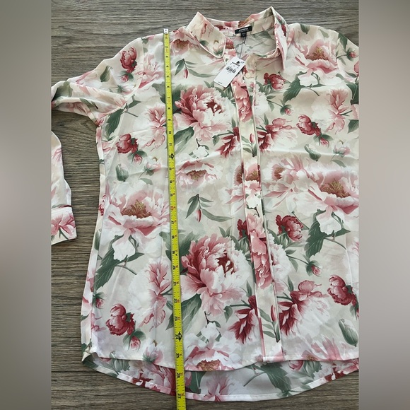 Express Relaxed Floral Portofino Blouse - Picture 5 of 8